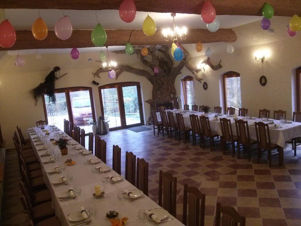 Zbojna Debra Bed & Breakfast Golejow ภายนอก รูปภาพ