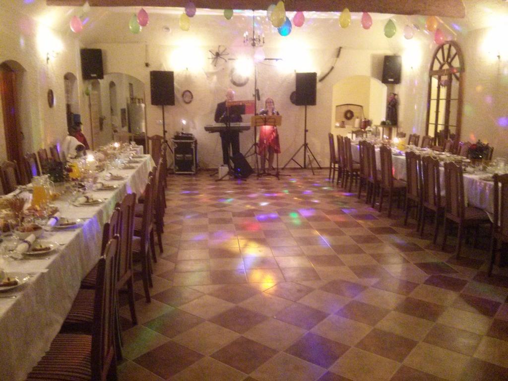 Zbojna Debra Bed & Breakfast Golejow ภายนอก รูปภาพ