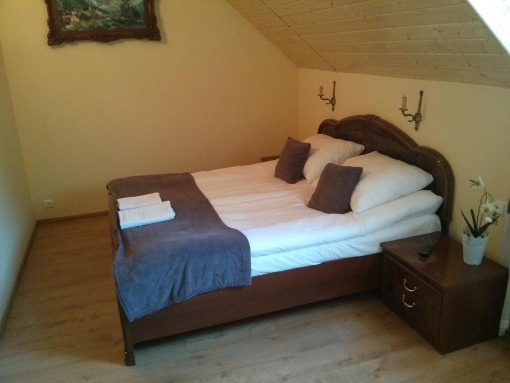 Zbojna Debra Bed & Breakfast Golejow ภายนอก รูปภาพ
